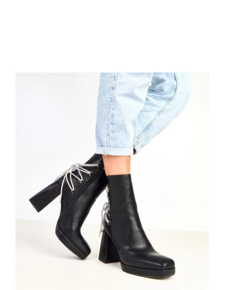 Bottes à talons Élégantes en Cuir Écologique Noires