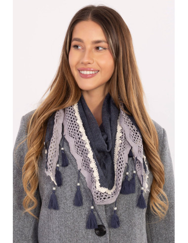Foulard Élégant en Dentelle