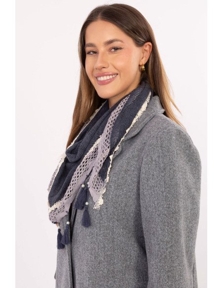Foulard Élégant en Dentelle