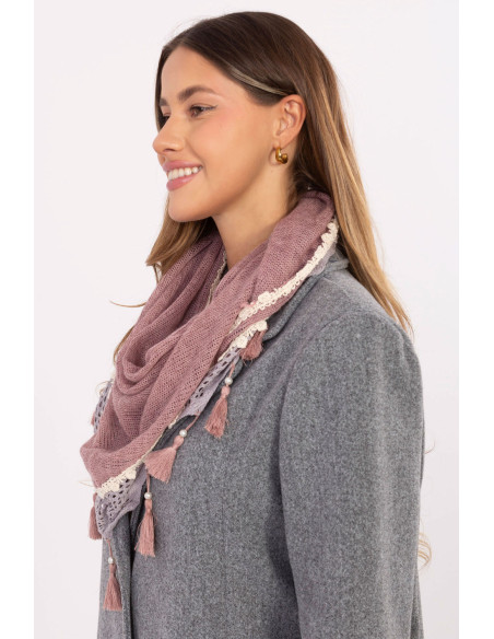 Foulard Élégant en Dentelle