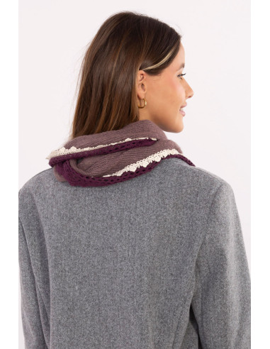 Foulard Élégant en Dentelle